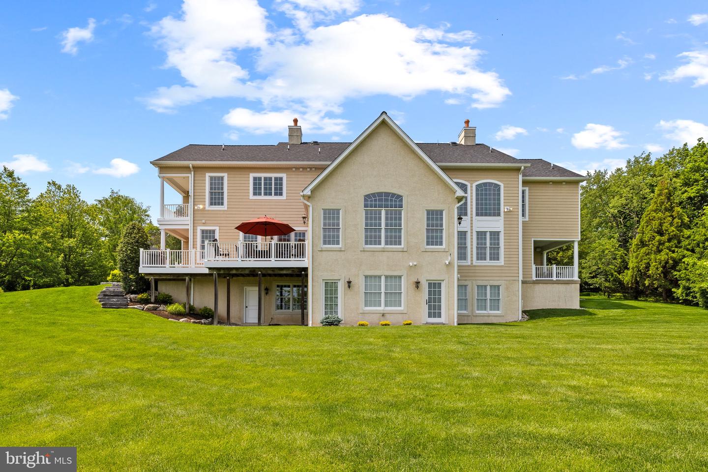 5835 Ridgeview Dr