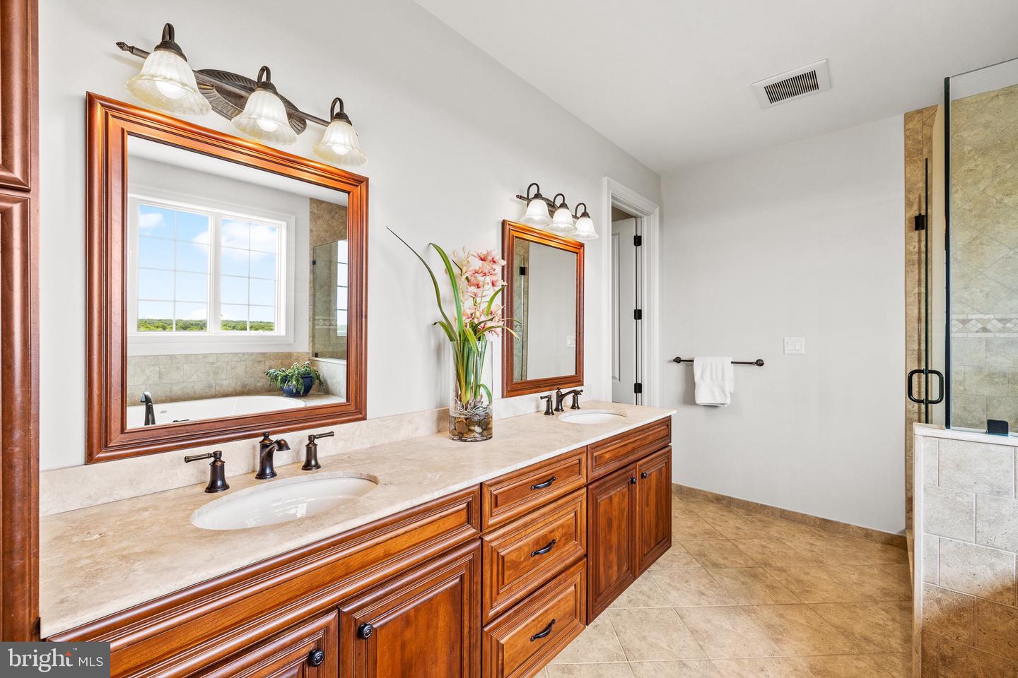 5835 Ridgeview Dr