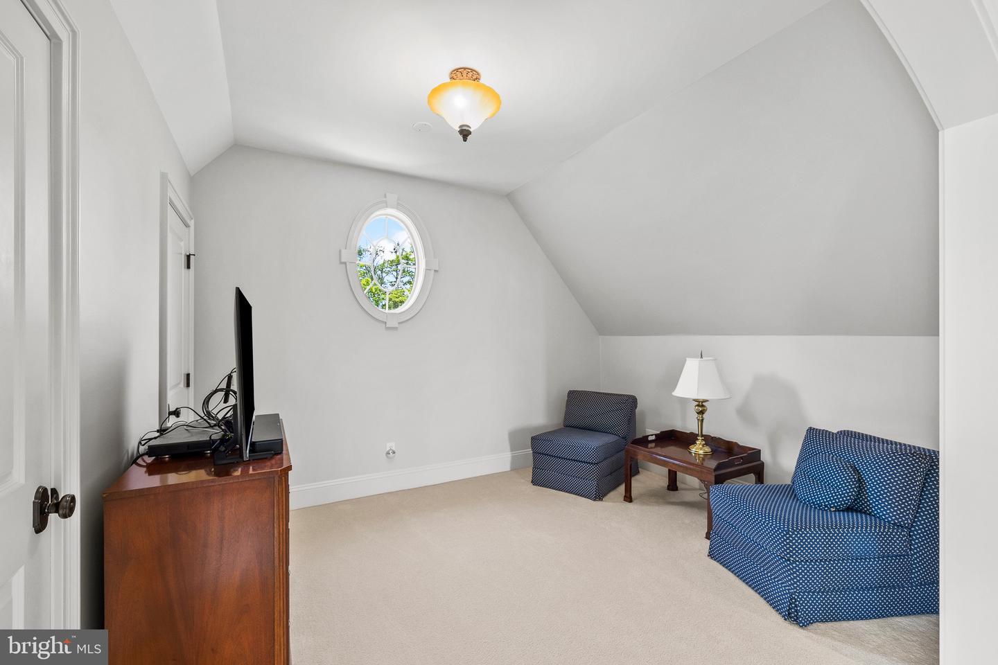 5835 Ridgeview Dr