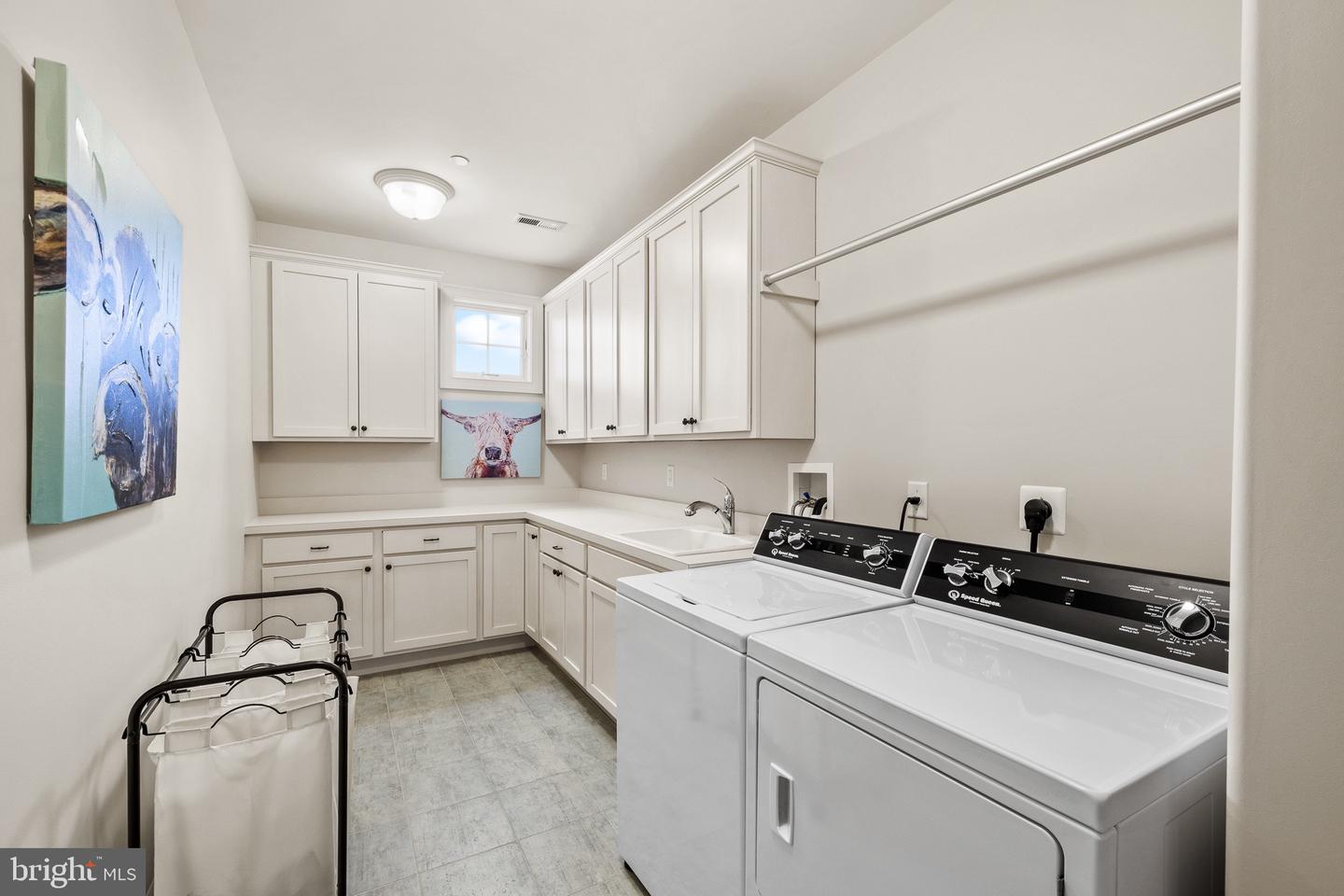 5835 Ridgeview Dr