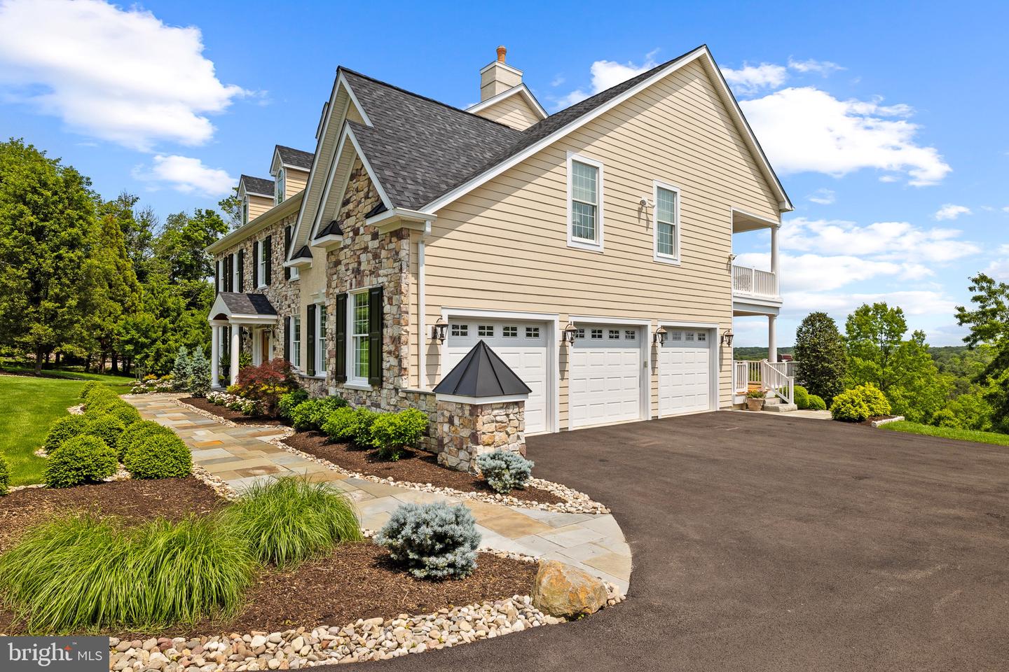 5835 Ridgeview Dr