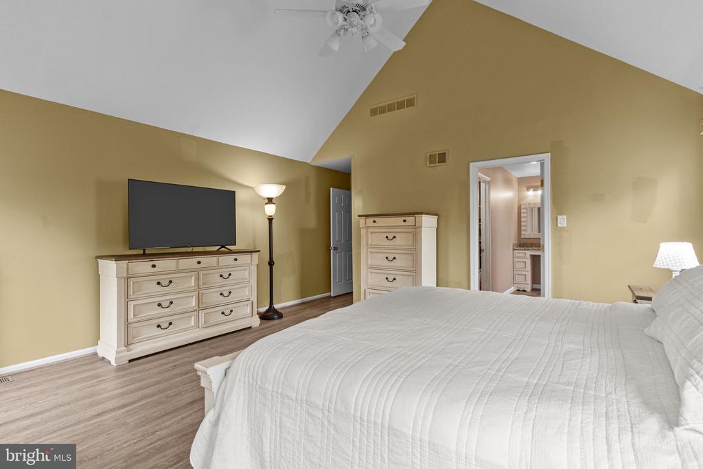 44 W Windrose Dr