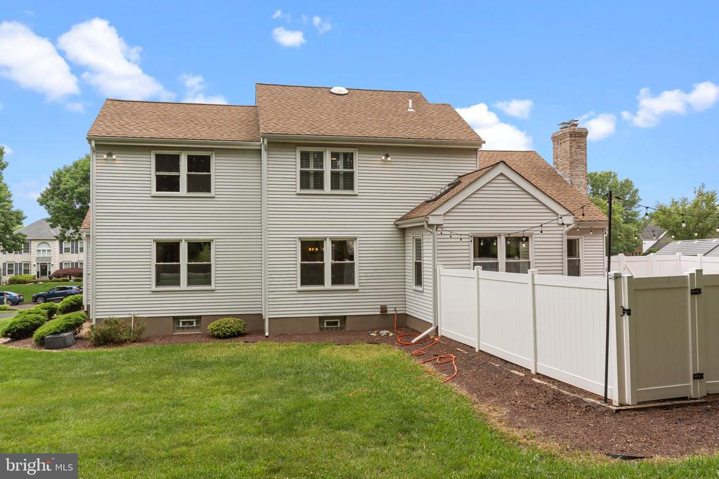 44 W Windrose Dr