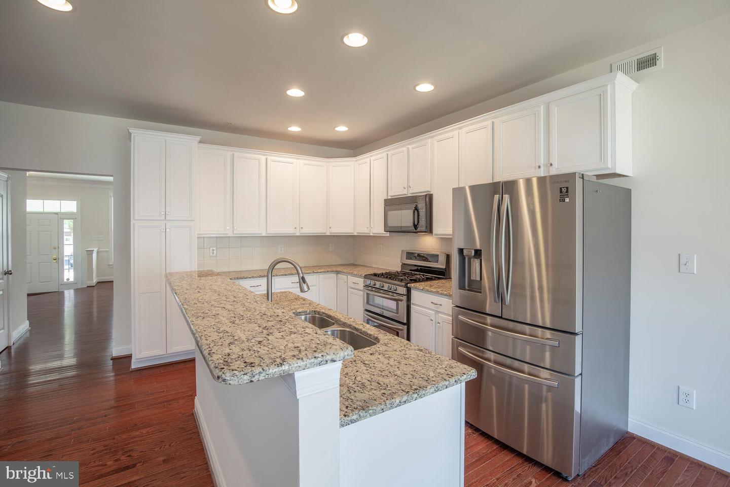 3048 E DORCHESTER ST #85