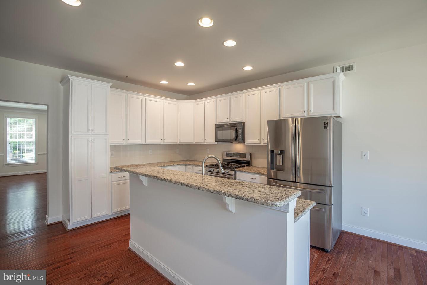 3048 E DORCHESTER ST #85
