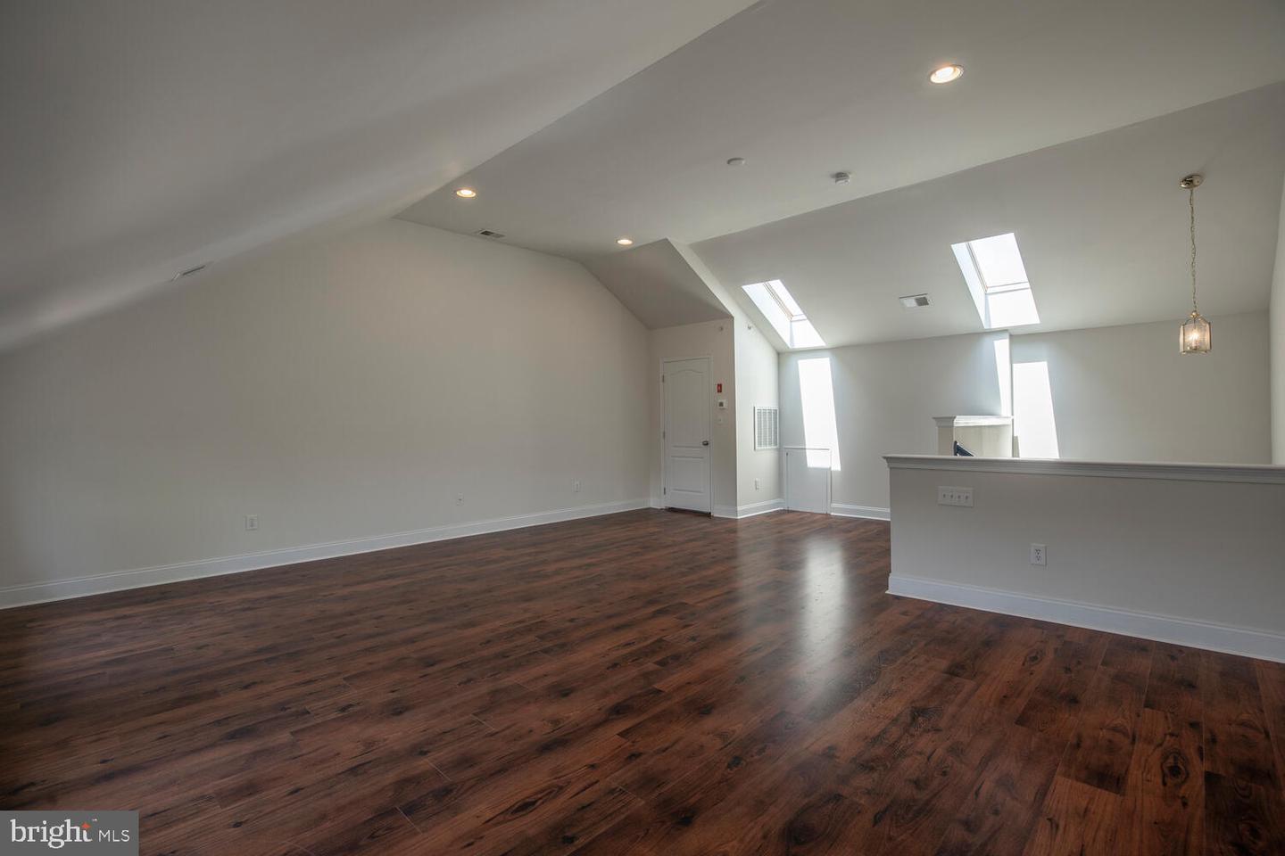 3048 E DORCHESTER ST #85