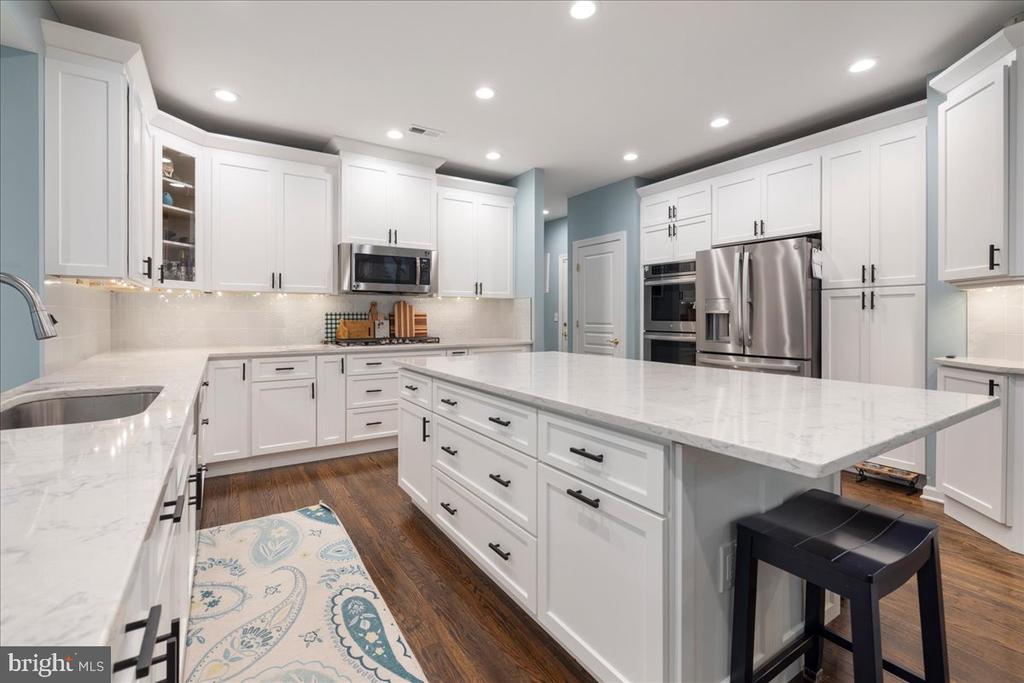 10 EAGLETON FARM ROAD