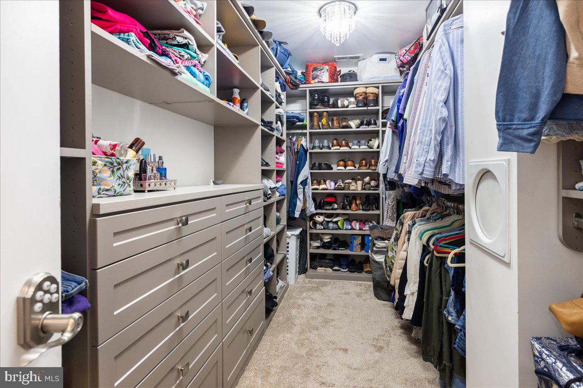 10 EAGLETON FARM ROAD