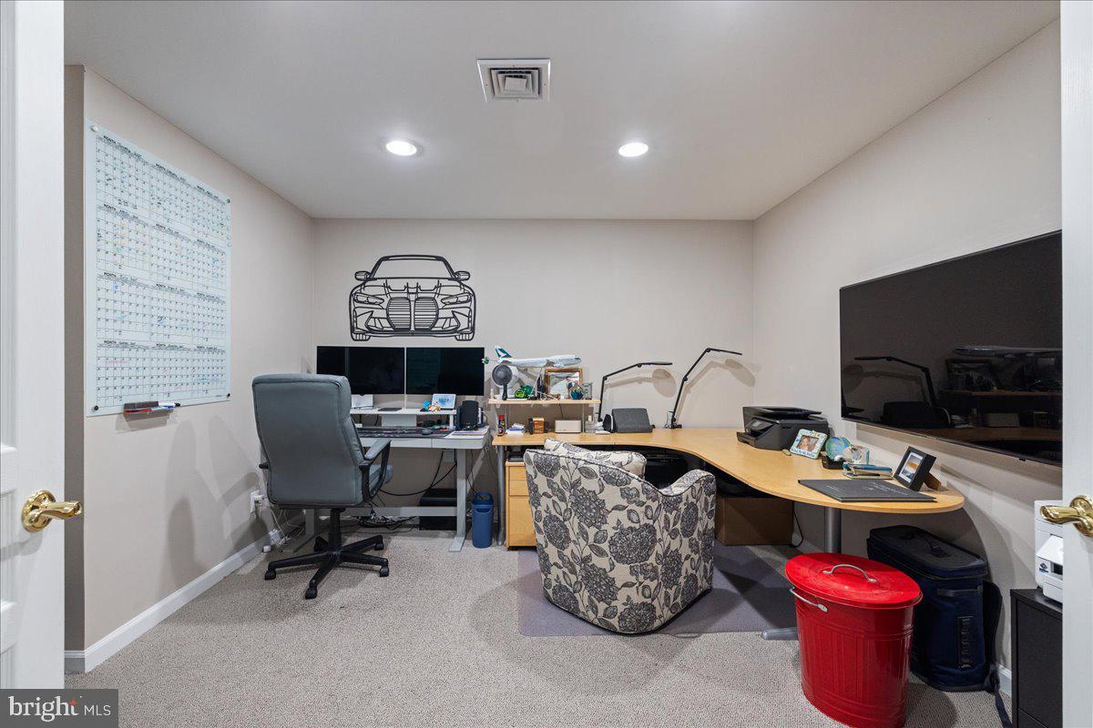 10 EAGLETON FARM ROAD