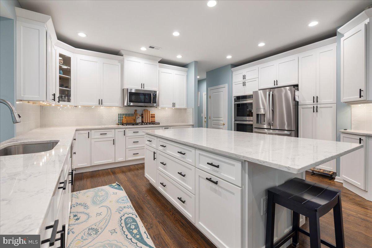 10 EAGLETON FARM ROAD