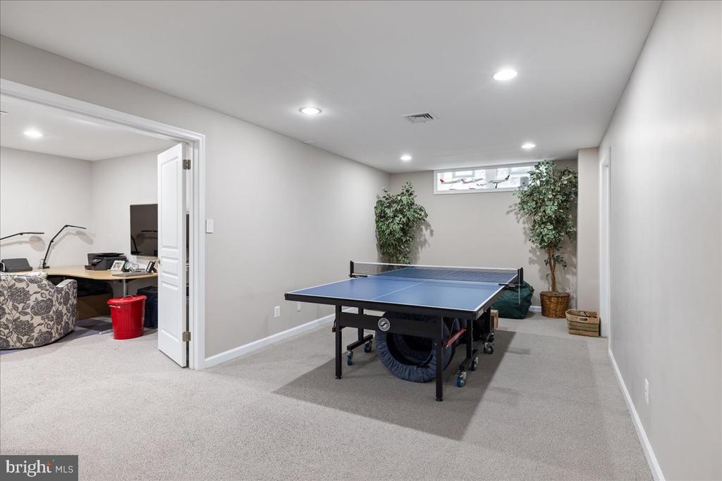10 EAGLETON FARM ROAD