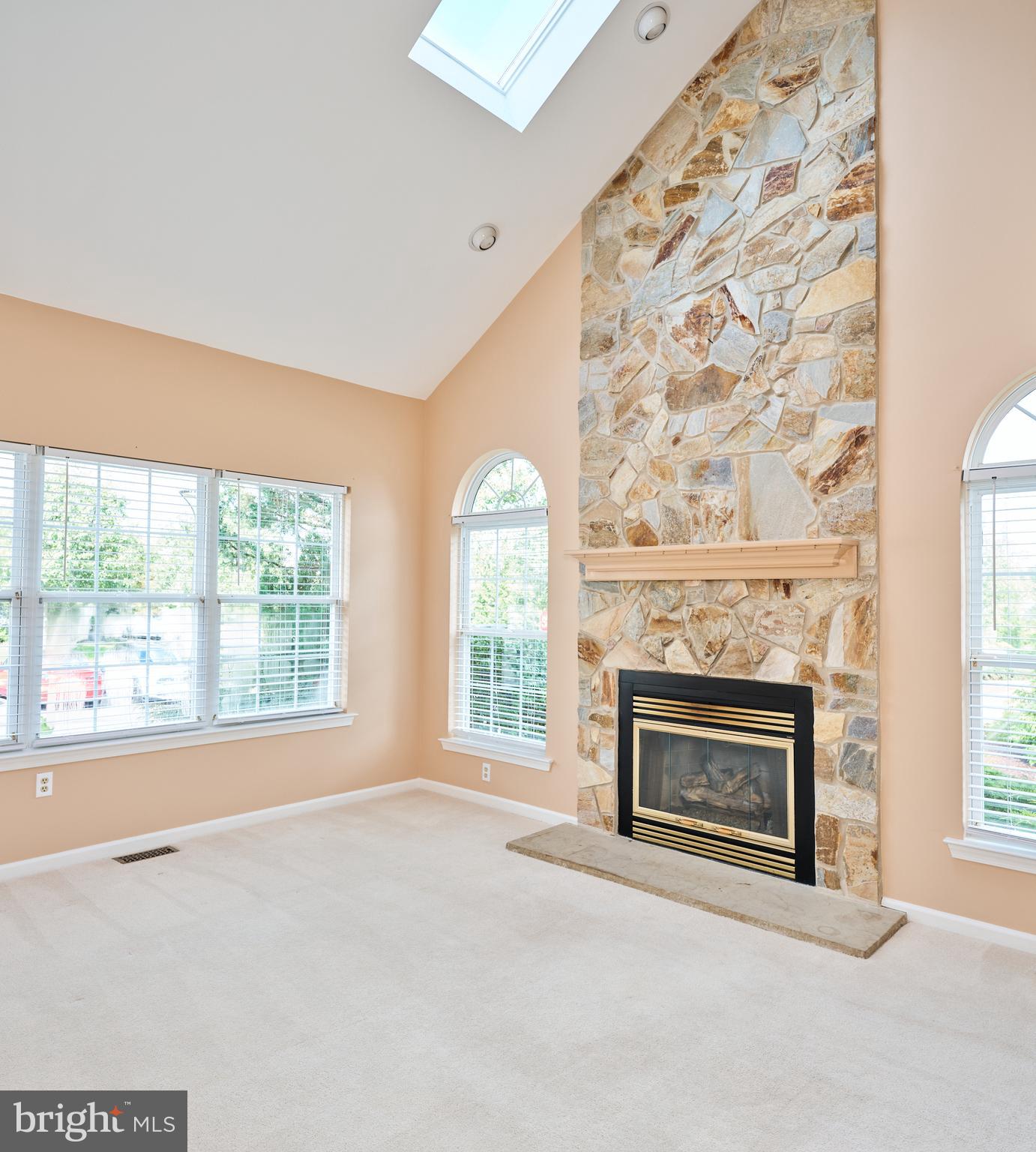 288 DEERFIELD COURT