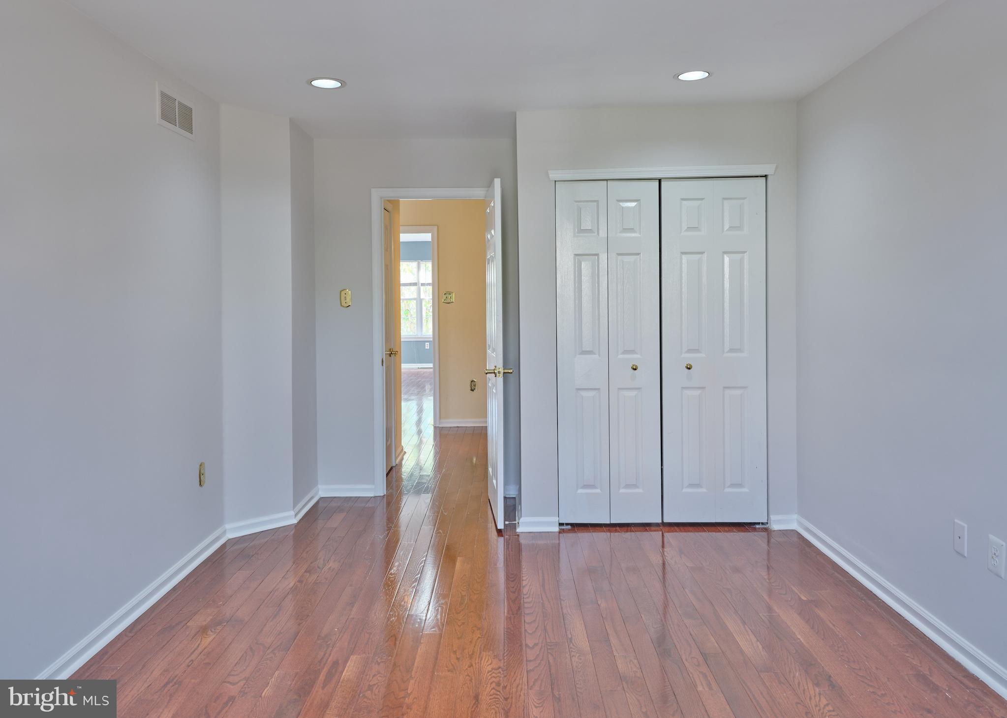 288 DEERFIELD COURT