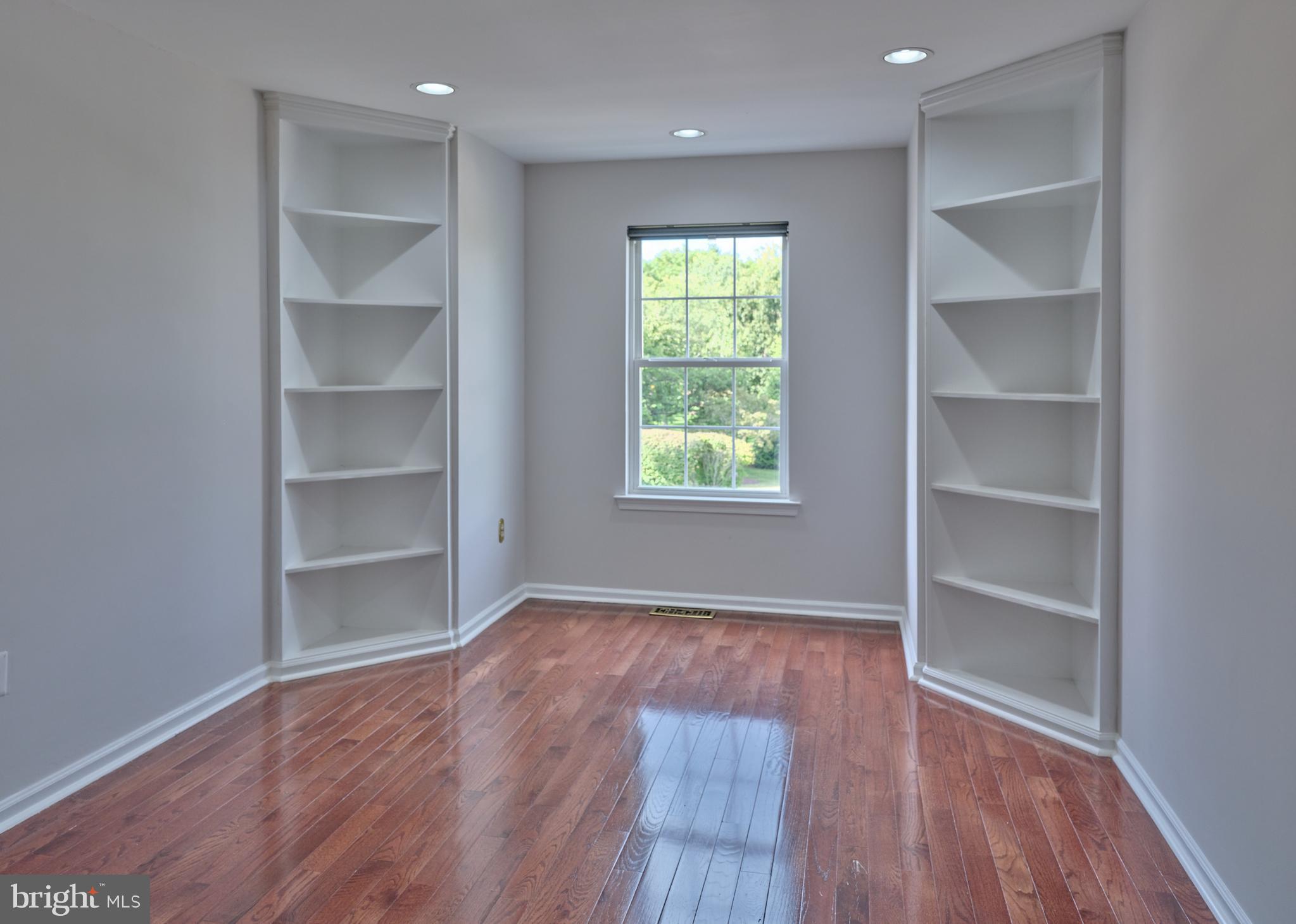 288 DEERFIELD COURT