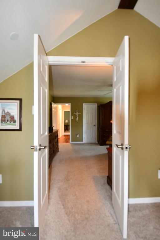 709 WYNNEWOOD DRIVE