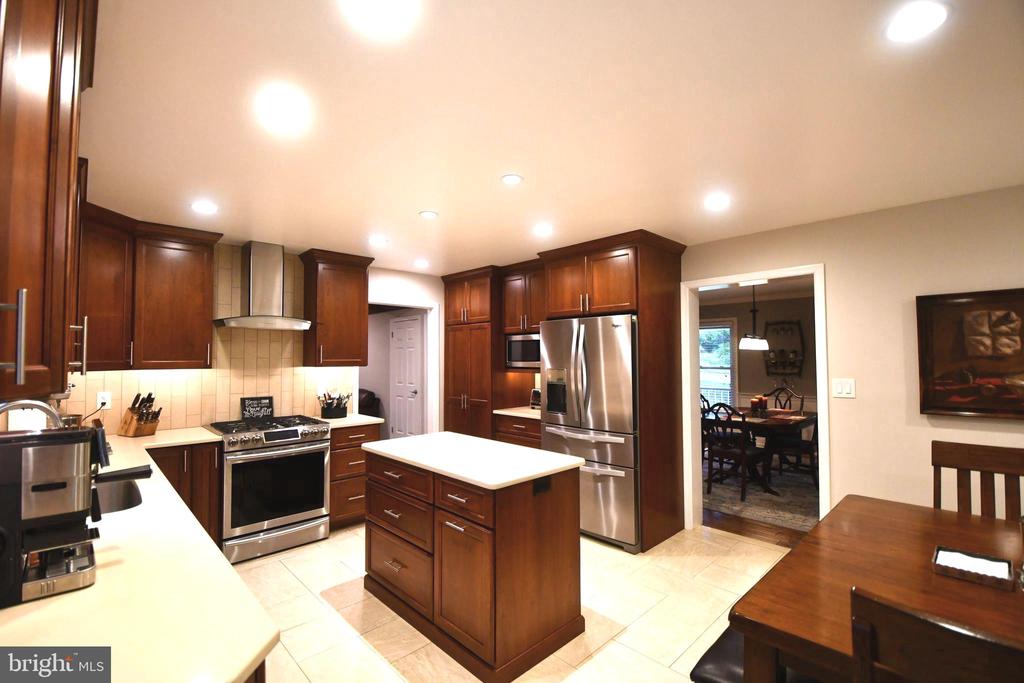 709 WYNNEWOOD DRIVE