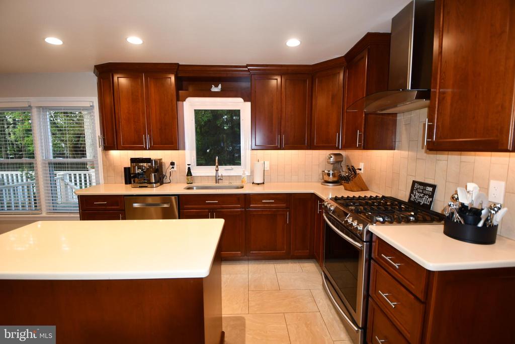 709 WYNNEWOOD DRIVE