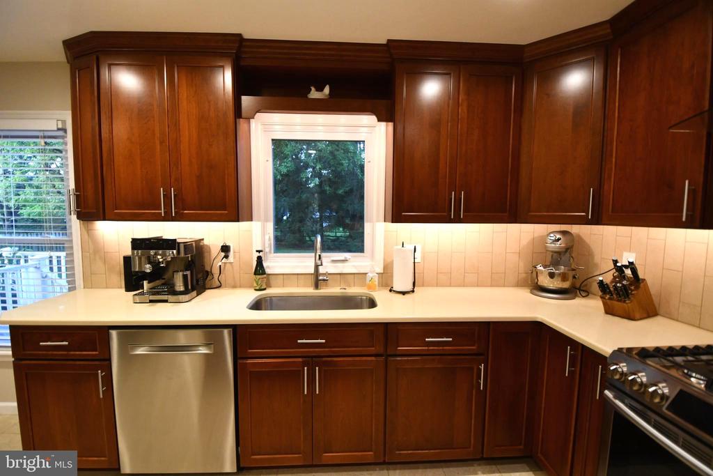 709 WYNNEWOOD DRIVE