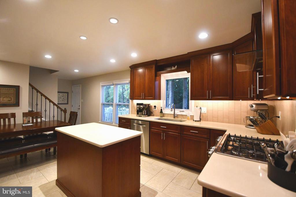 709 WYNNEWOOD DRIVE