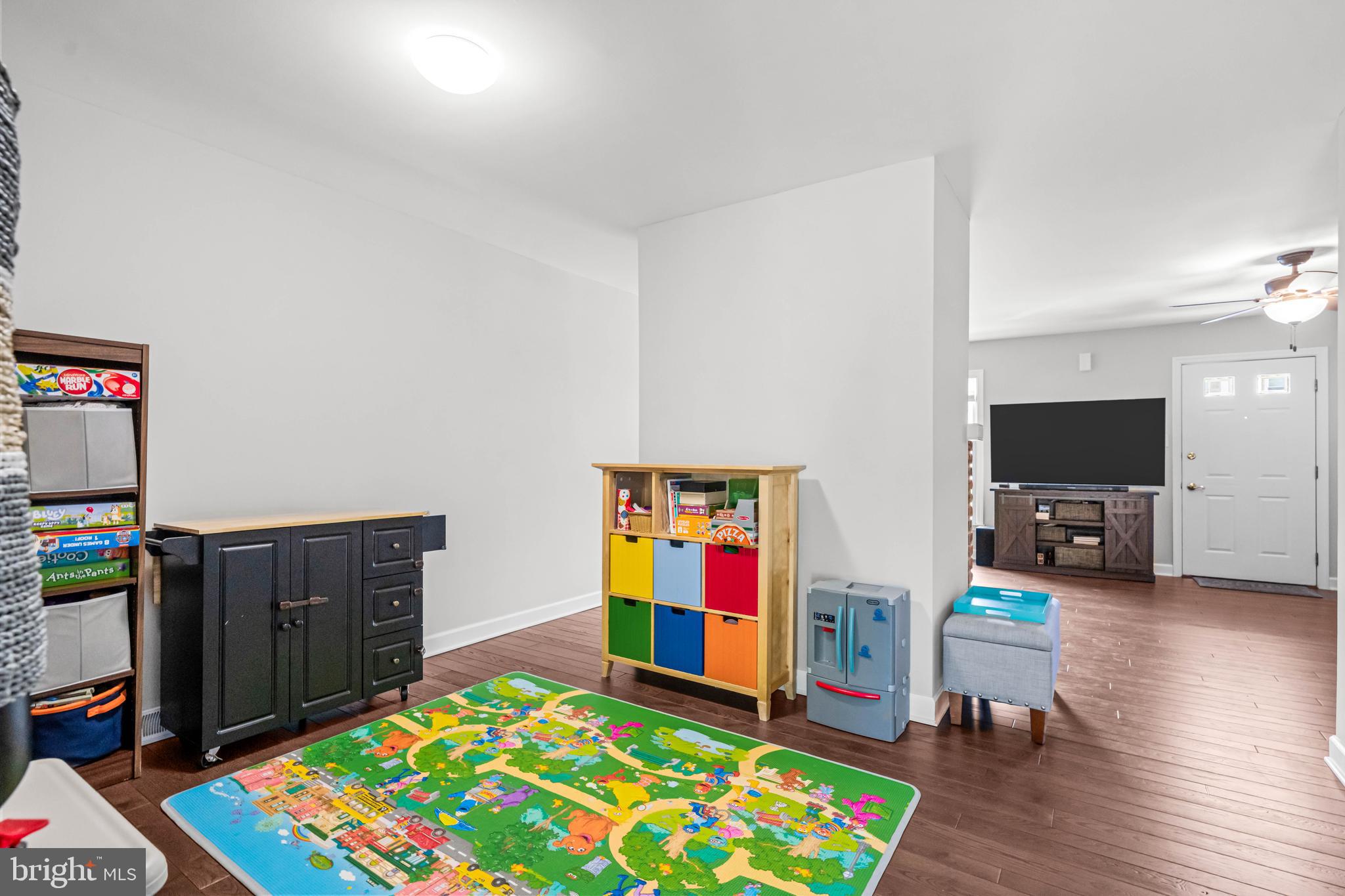 17 WASHINGTON SQUARE