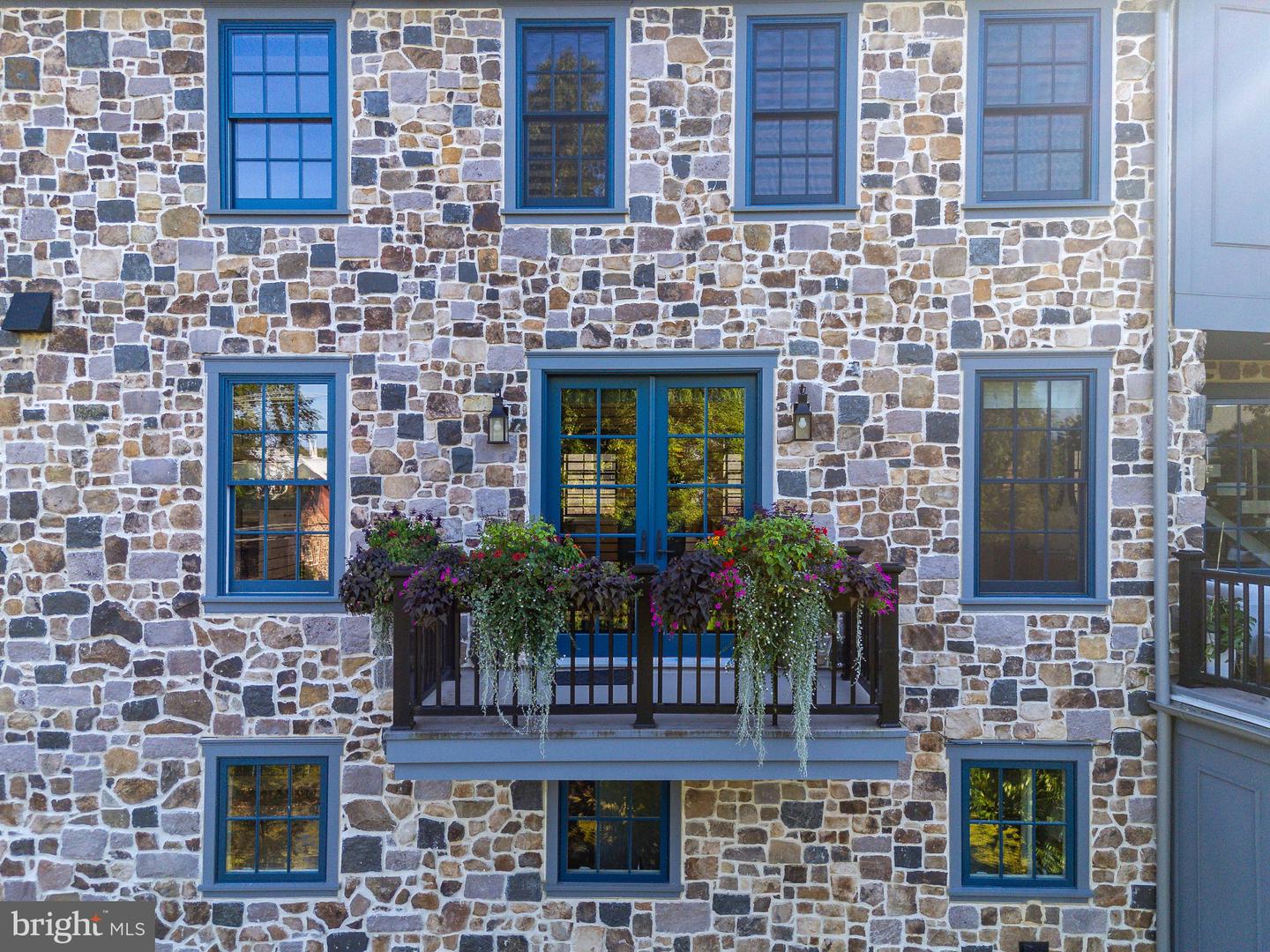 18 W Mechanic St #5
