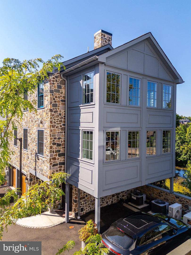 18 W Mechanic St #5