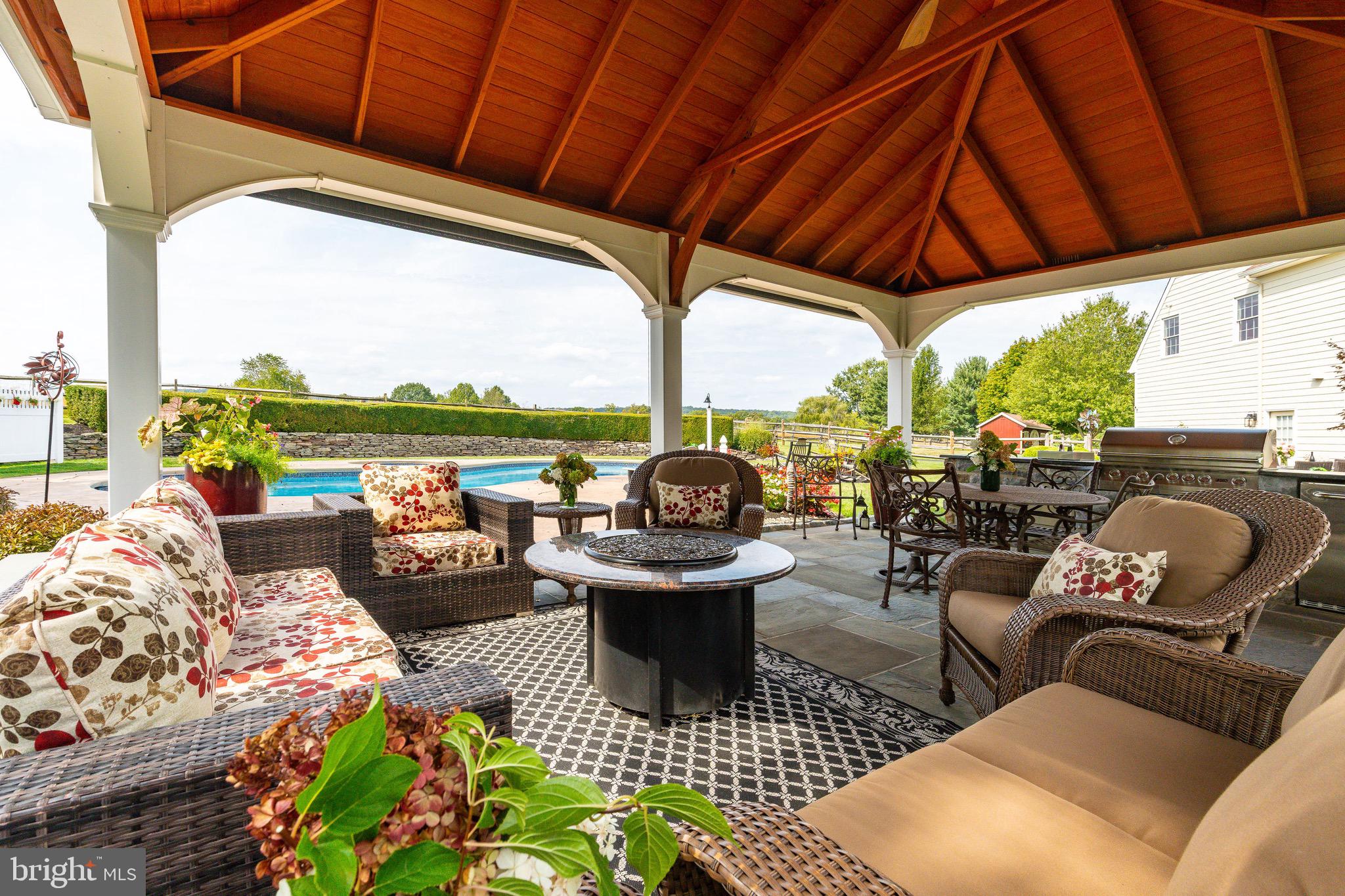 1100 PINEVILLE ROAD