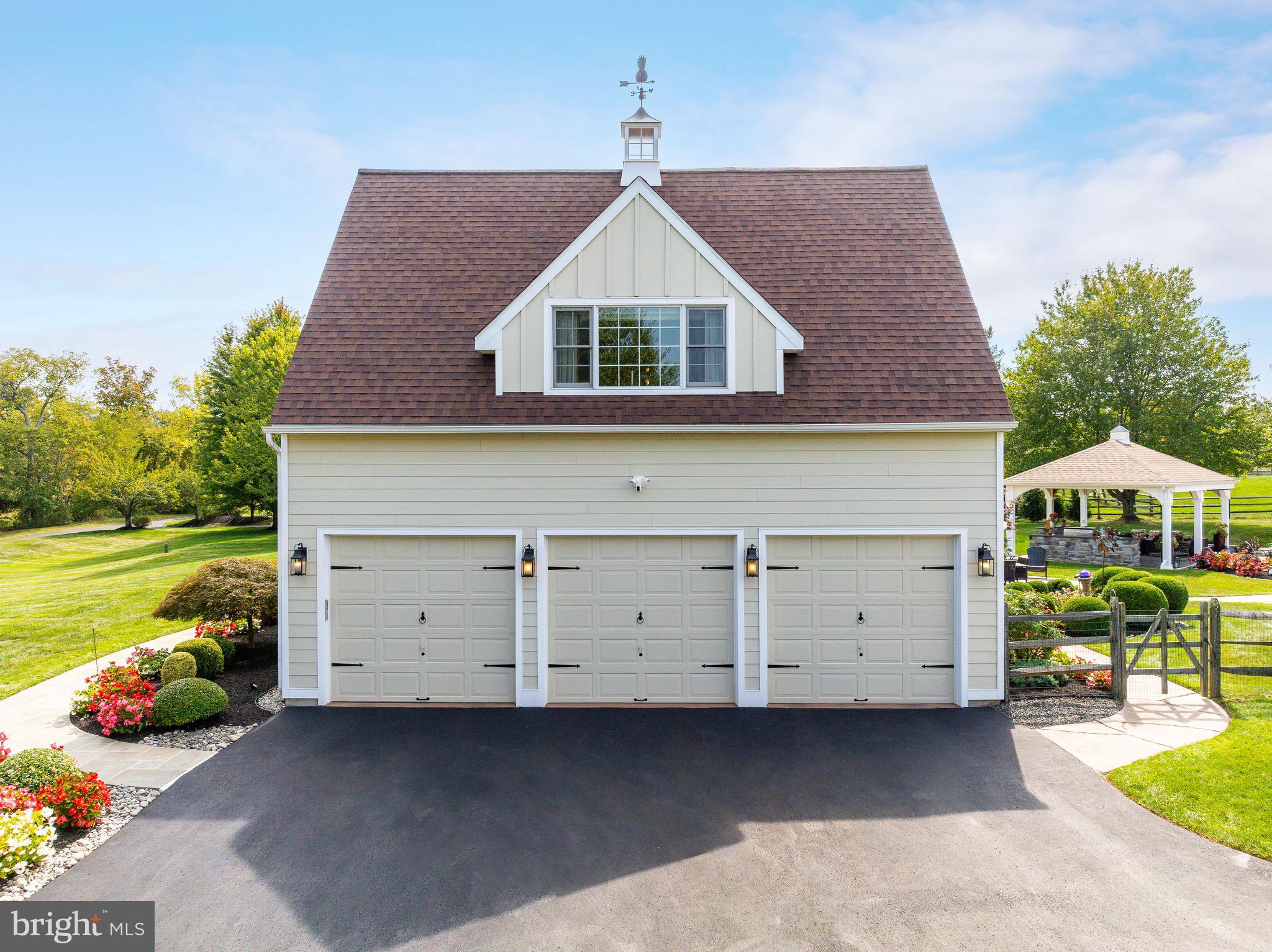 1100 PINEVILLE ROAD