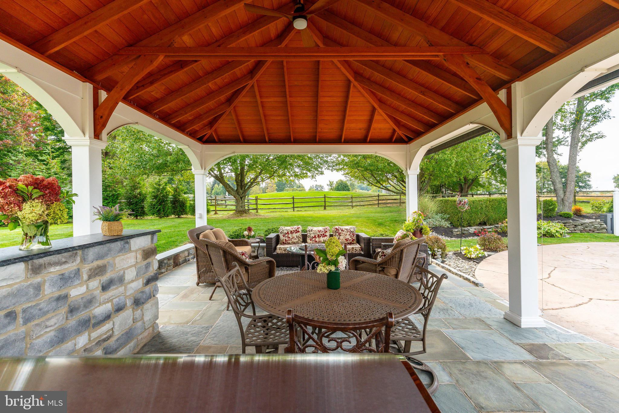 1100 PINEVILLE ROAD