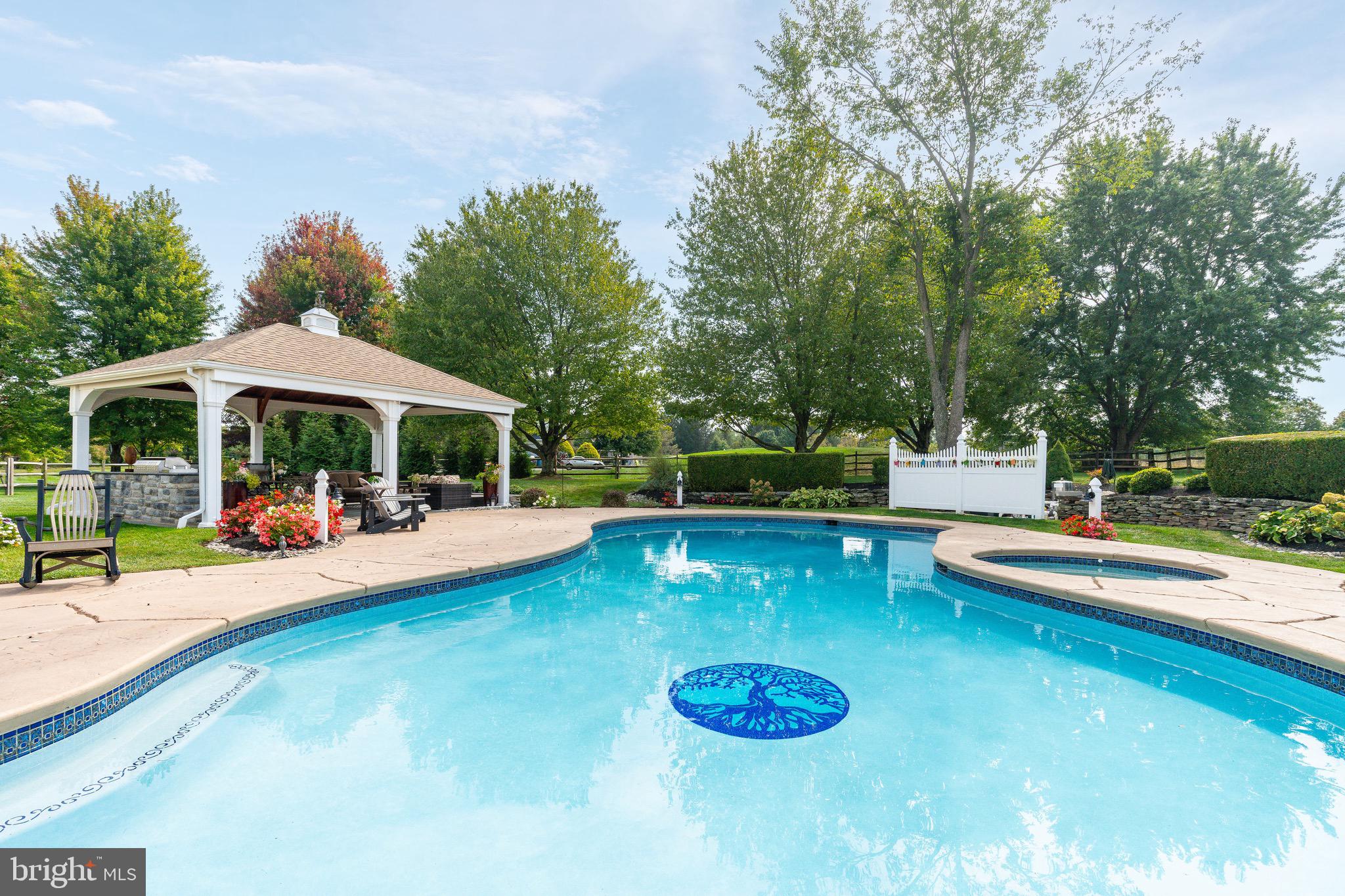 1100 PINEVILLE ROAD