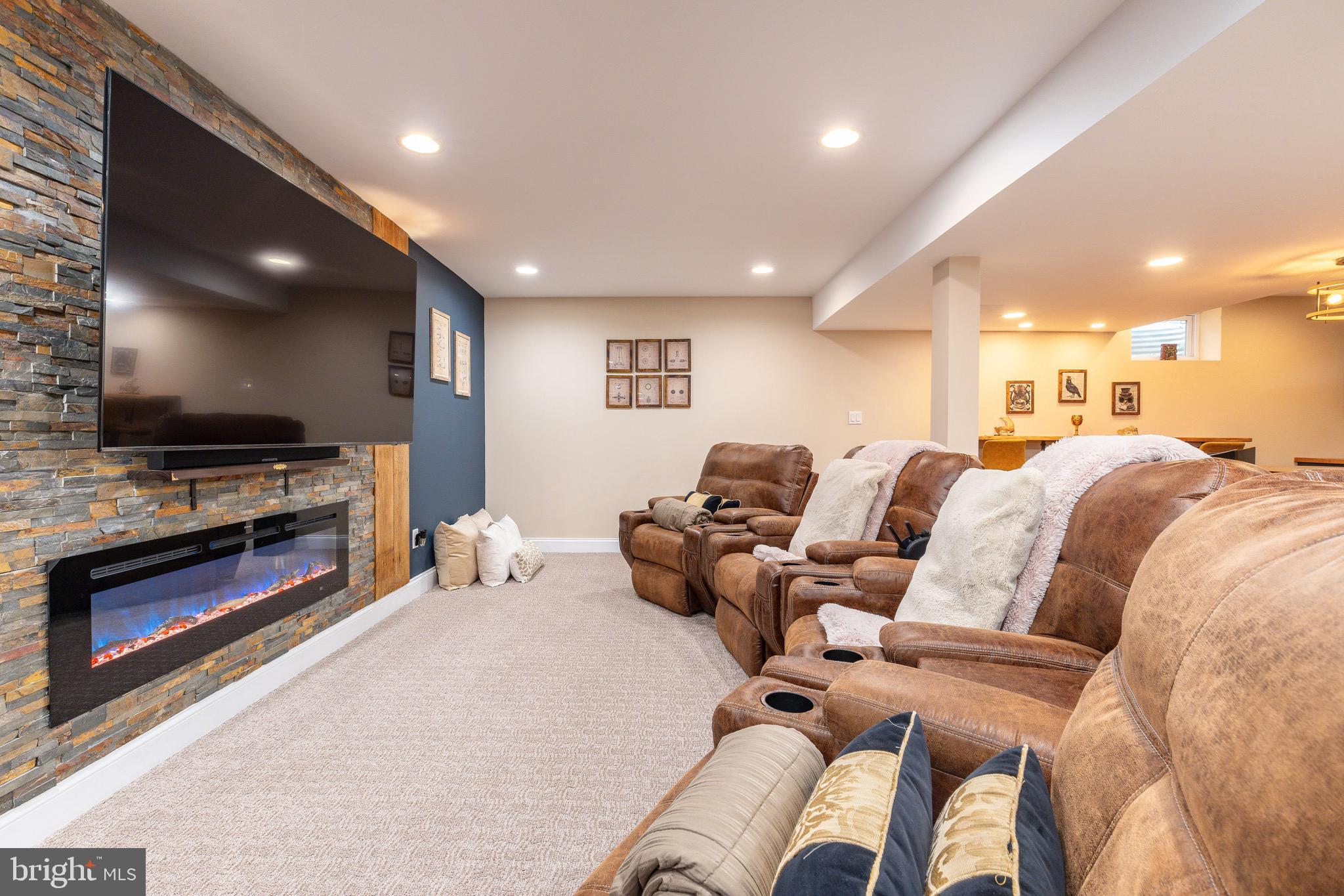 1100 PINEVILLE ROAD