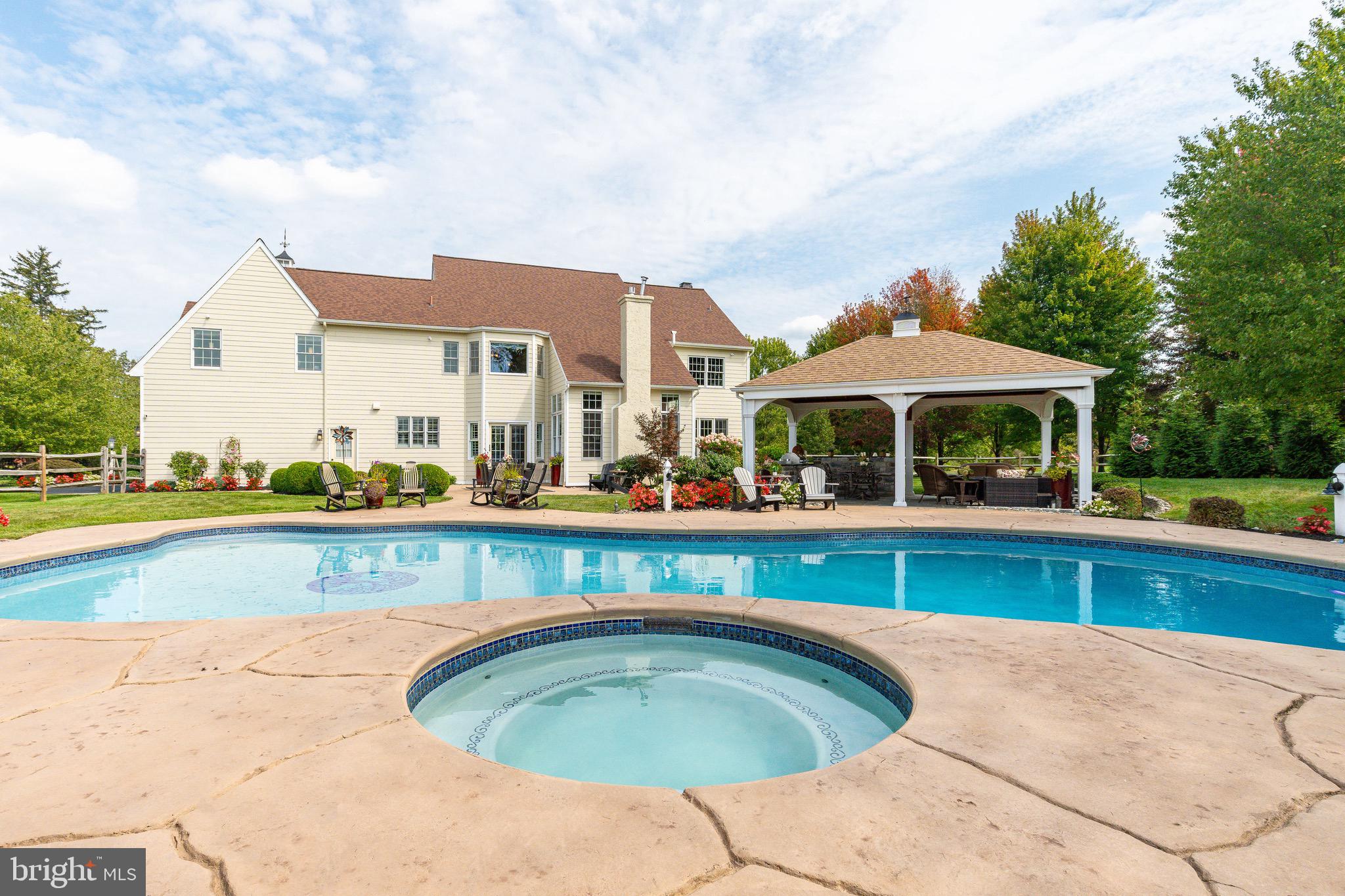 1100 PINEVILLE ROAD