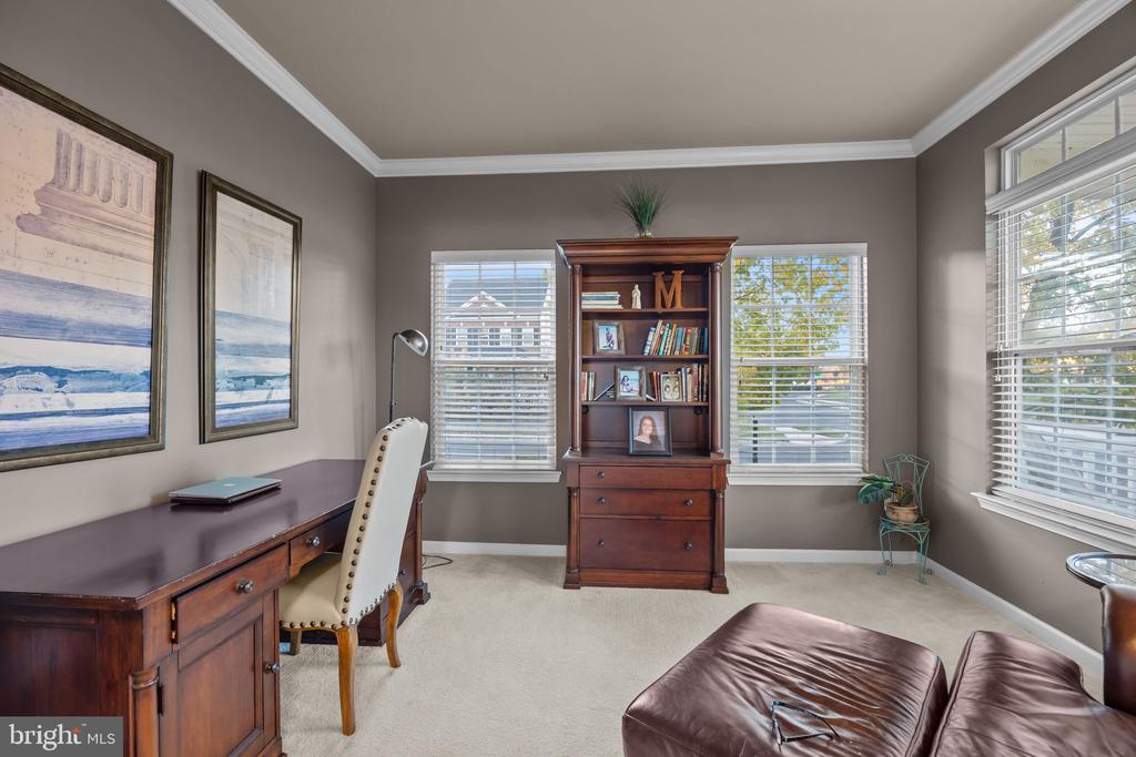 4748 BISHOP CIRCLE