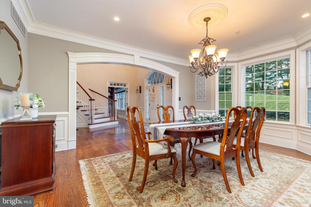 5829 RIDGEVIEW DRIVE