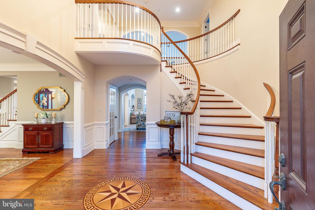 5829 RIDGEVIEW DRIVE