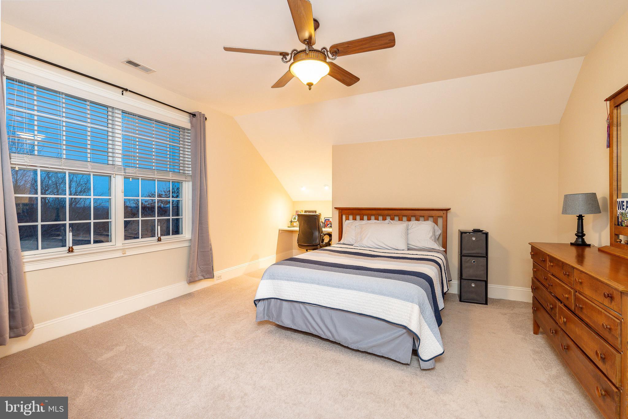 5829 RIDGEVIEW DRIVE