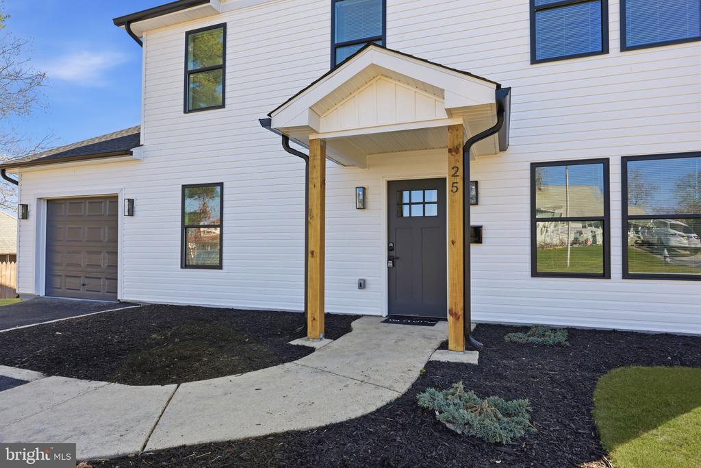 25 AUTUMN LANE