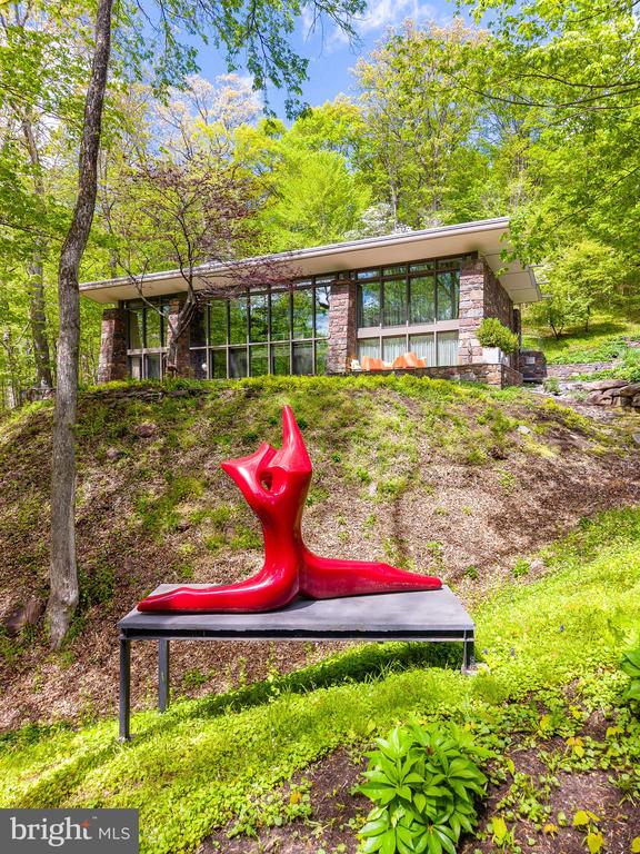 372 BROWNSBURG ROAD
