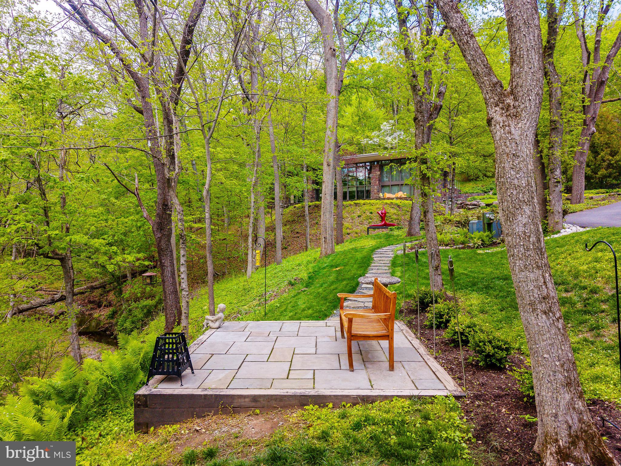 372 BROWNSBURG ROAD