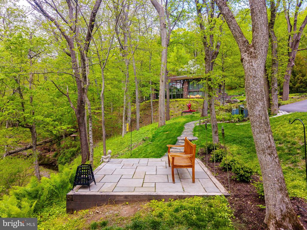 372 BROWNSBURG ROAD
