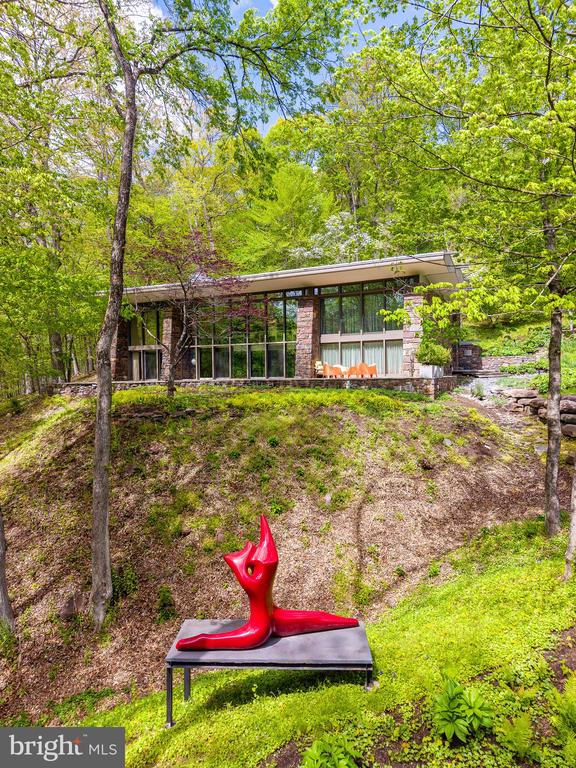 372 BROWNSBURG ROAD
