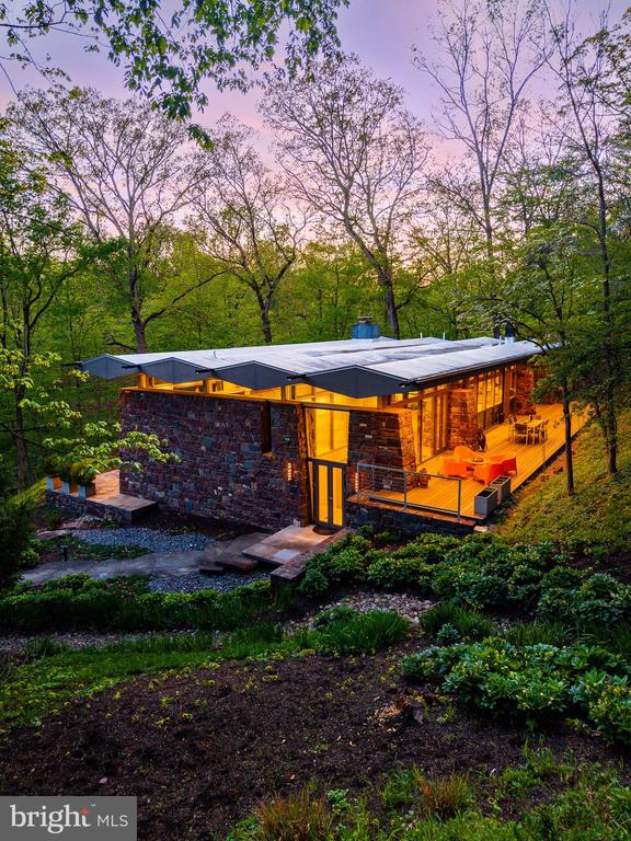 372 BROWNSBURG ROAD