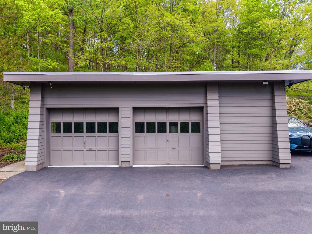 372 BROWNSBURG ROAD