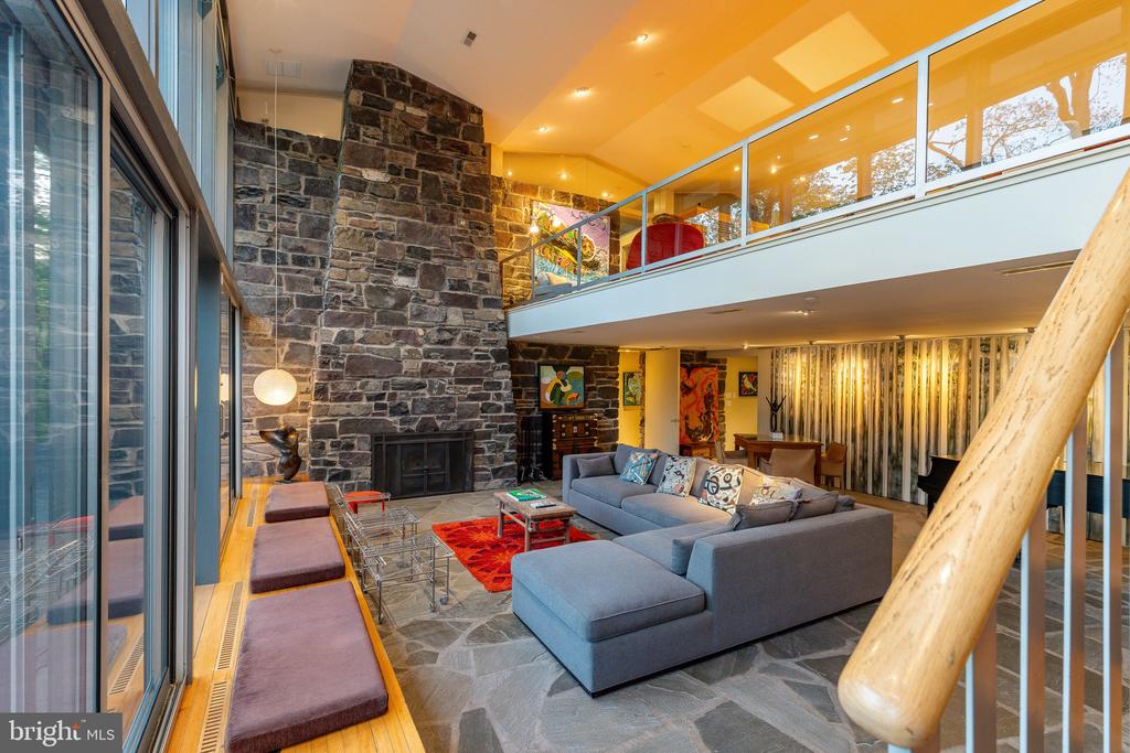 372 BROWNSBURG ROAD