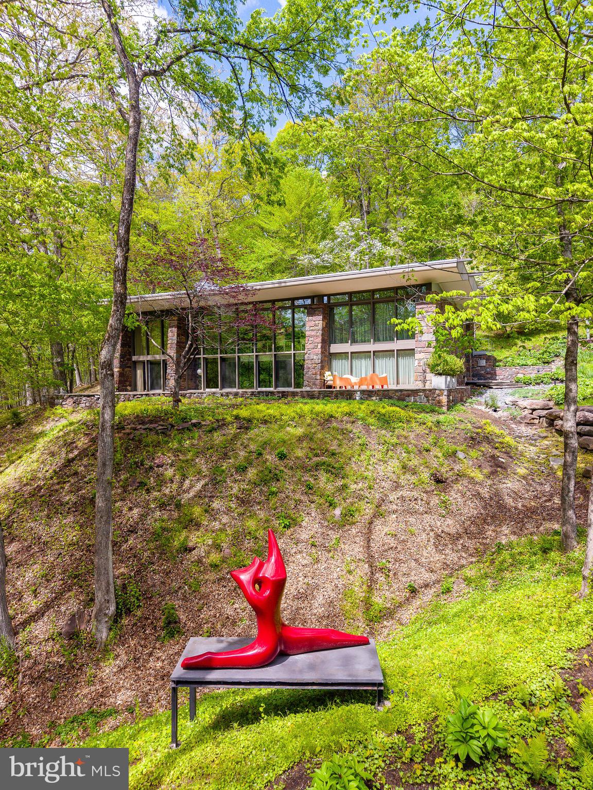 372 BROWNSBURG ROAD