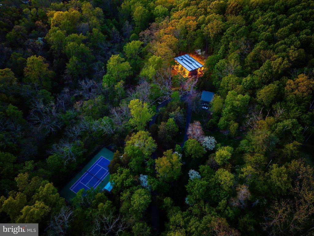 372 BROWNSBURG ROAD