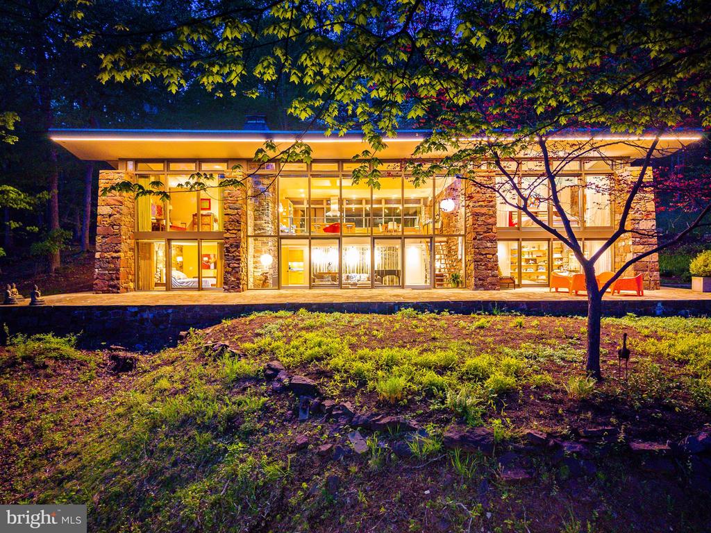 372 BROWNSBURG ROAD