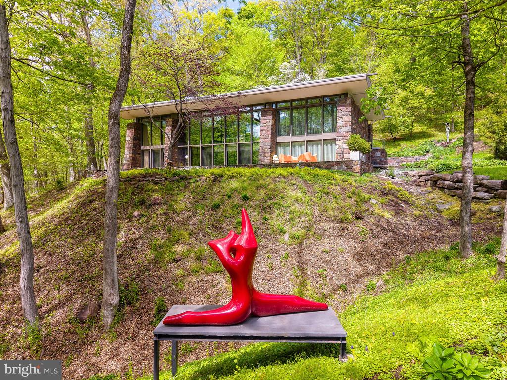372 BROWNSBURG ROAD