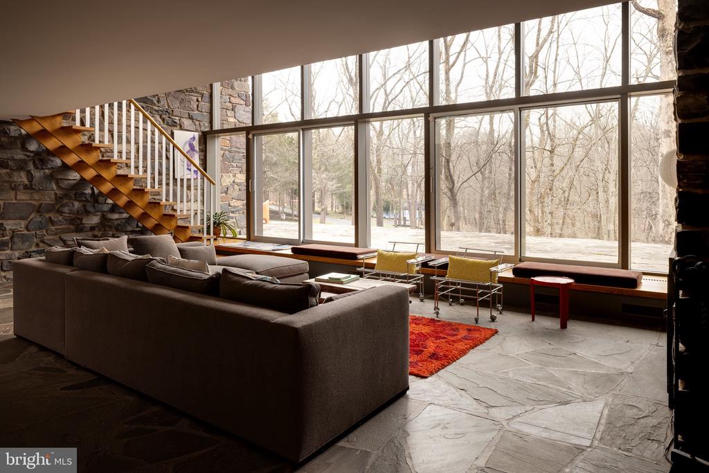 372 BROWNSBURG ROAD