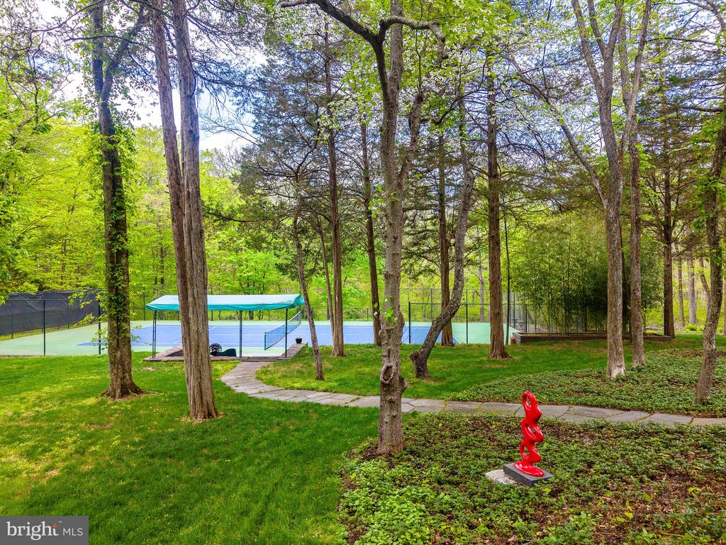 372 BROWNSBURG ROAD